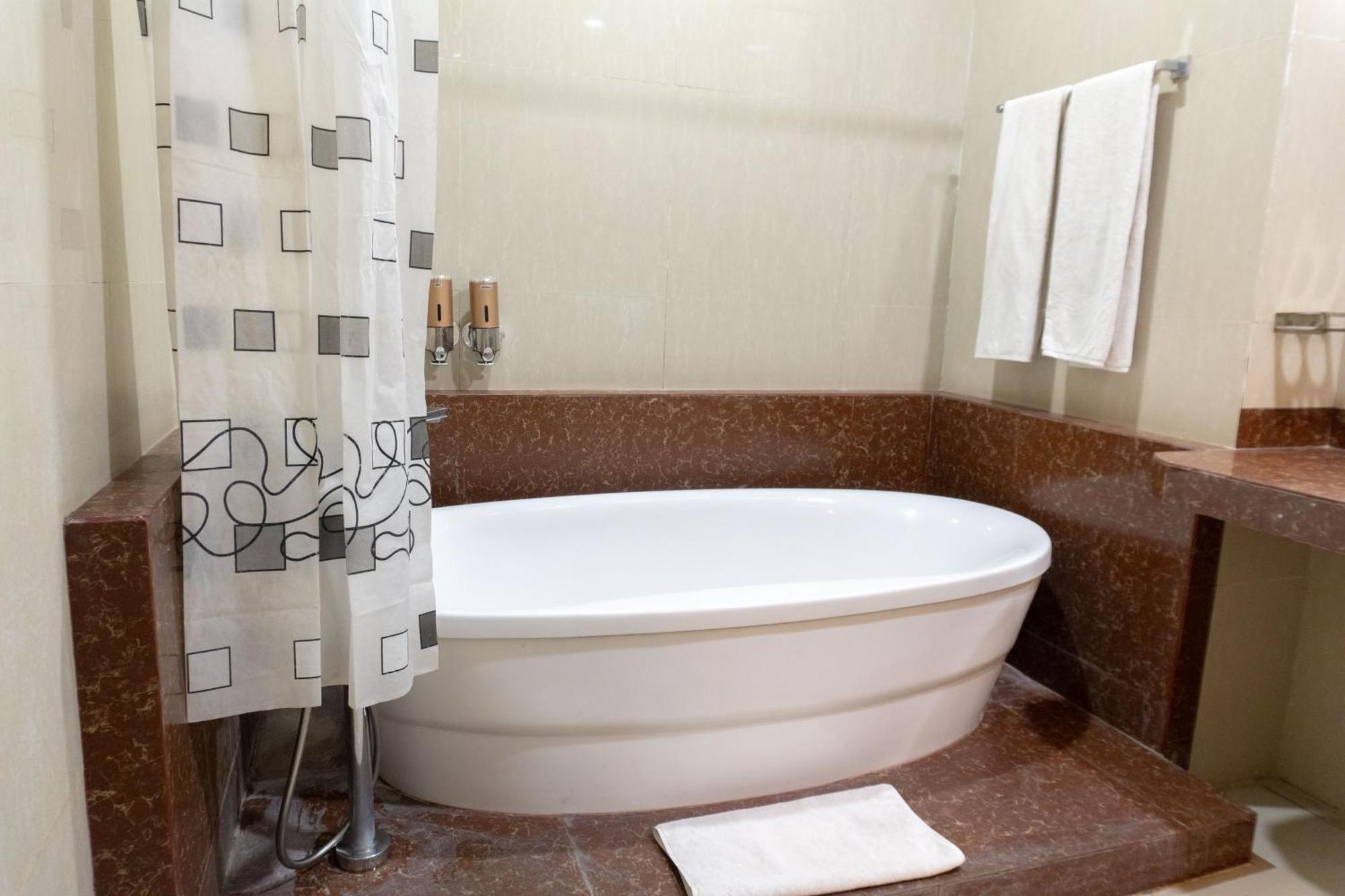 Muara Hotel And Mall Тернате Екстер'єр фото