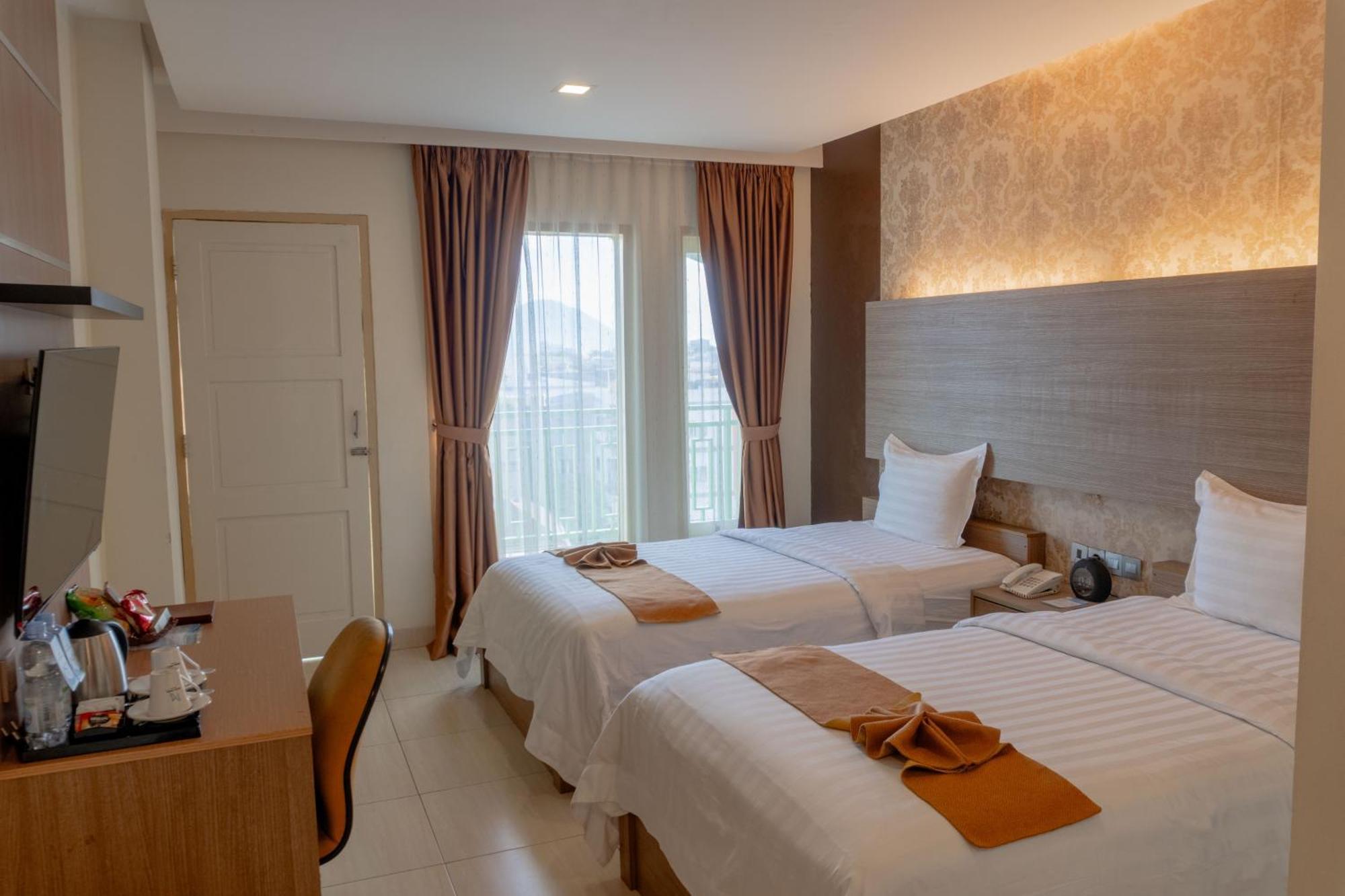 Muara Hotel And Mall Тернате Екстер'єр фото