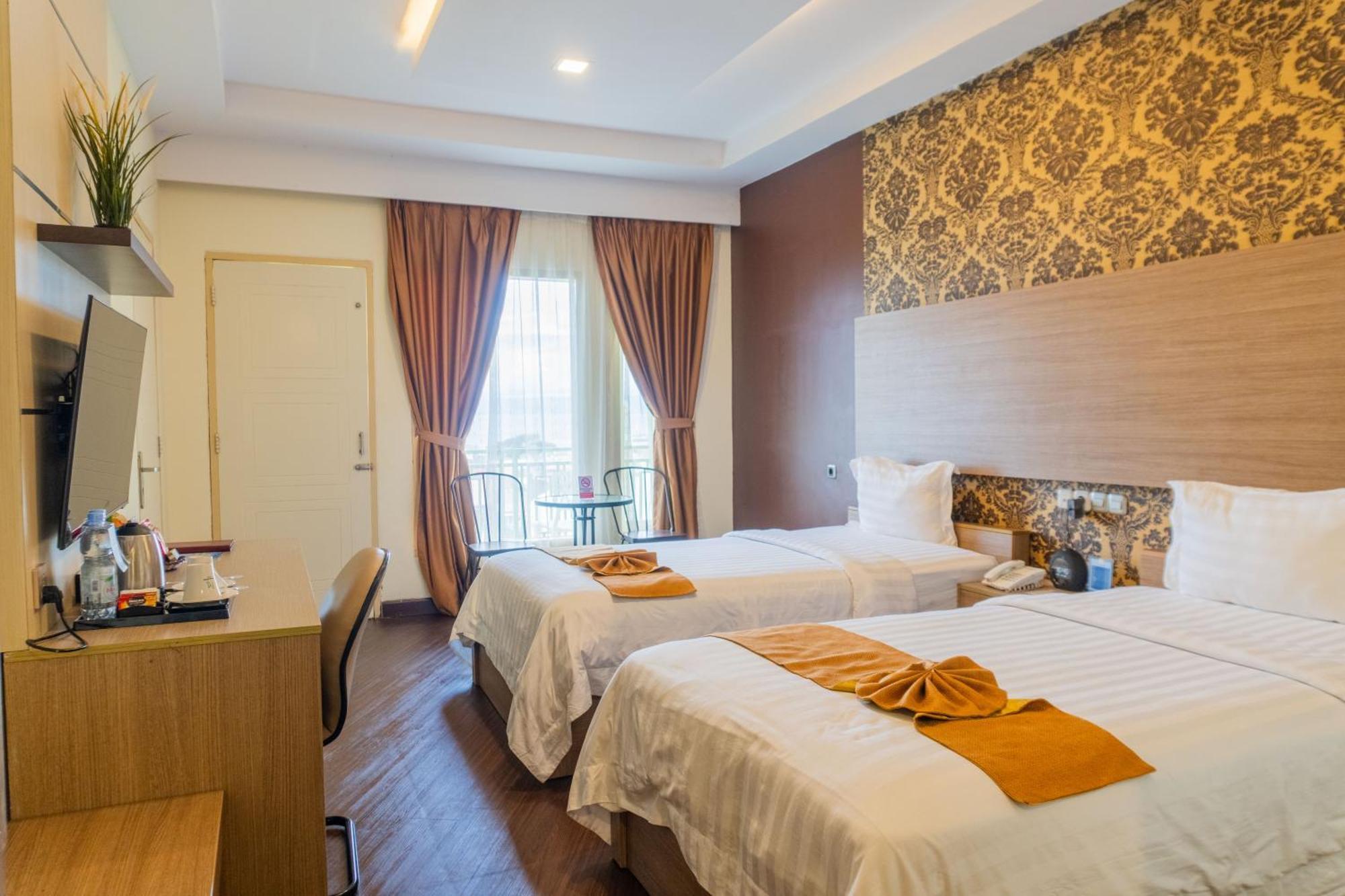 Muara Hotel And Mall Тернате Екстер'єр фото